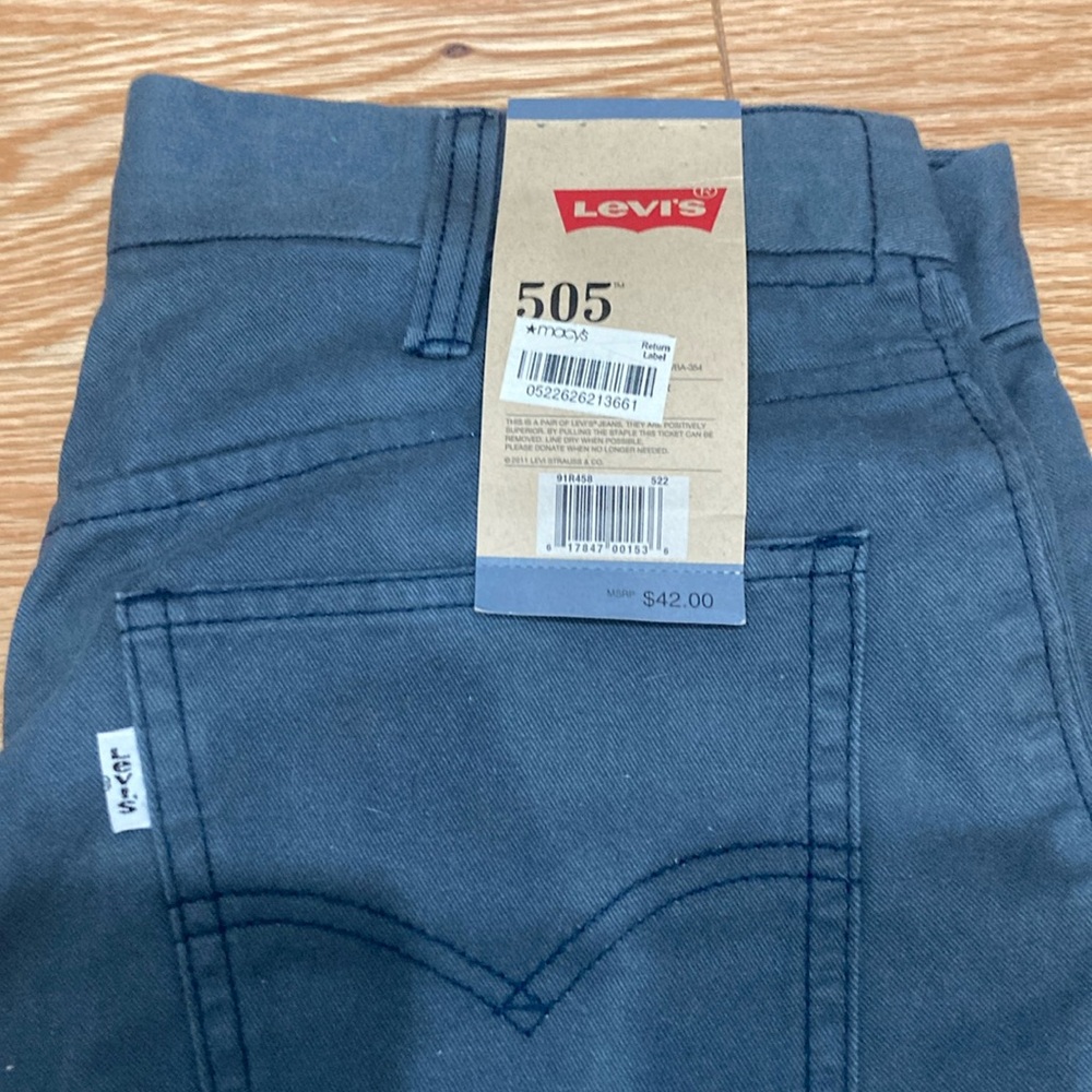 Levis 505 straight leg. 14 regular 27 by 27. Boys. Nwt. Grey.